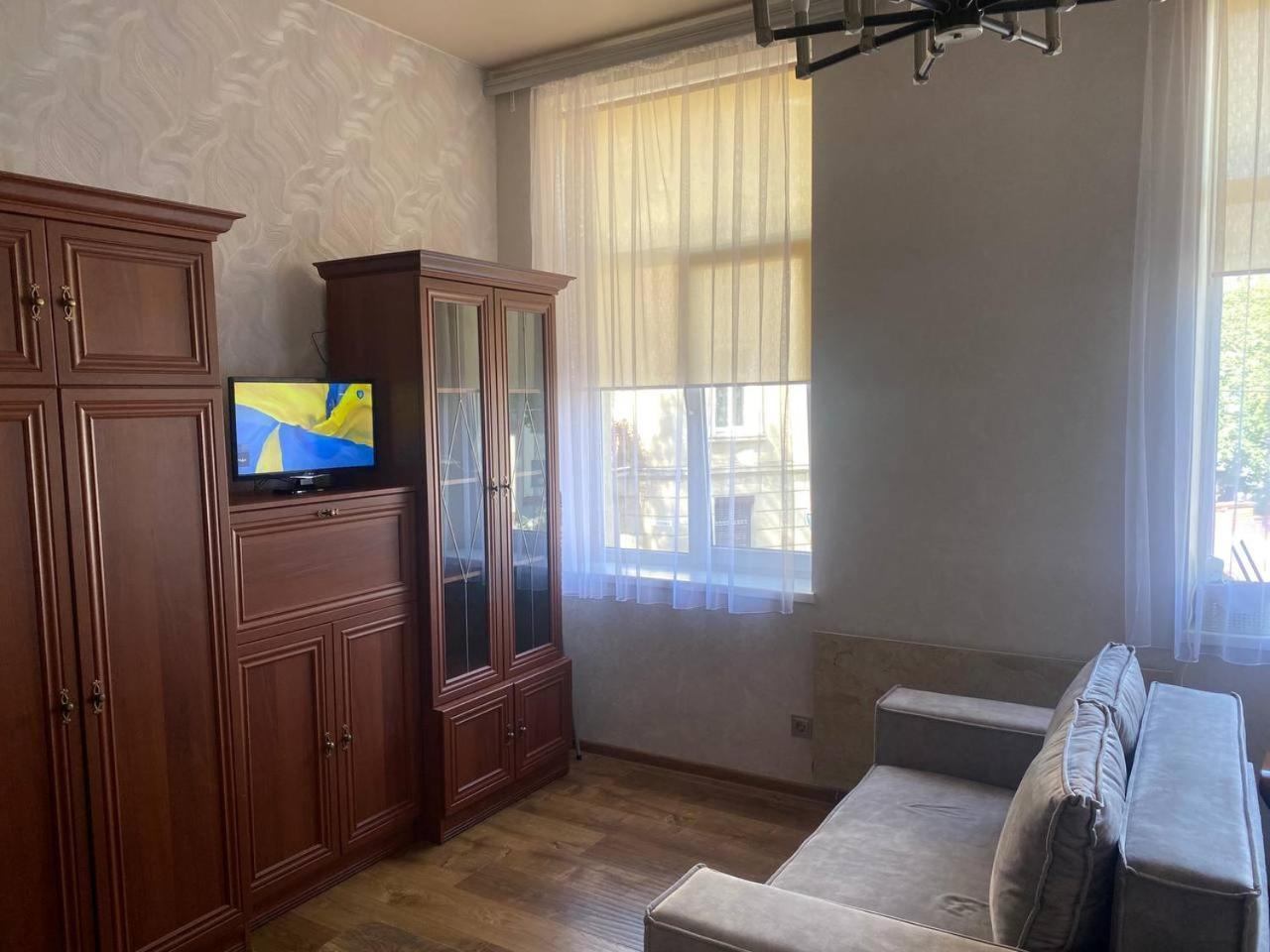 на вулиці антоновича * Lviv